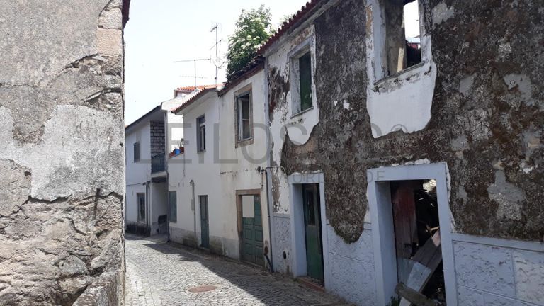 Moradia para restauro · Moimenta da Beira