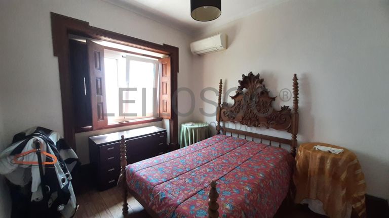 Moradia V3 + Terreno · Condeixa-a-Nova