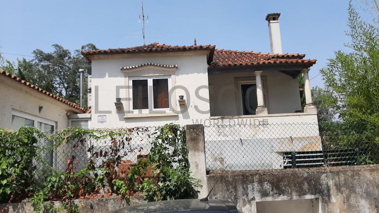 Moradia V3 + Terreno · Condeixa-a-Nova