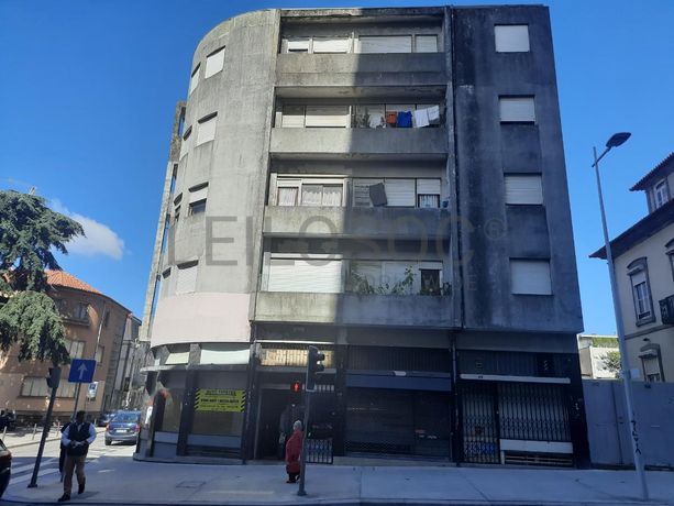 Edifício de 6 Pisos  · Porto