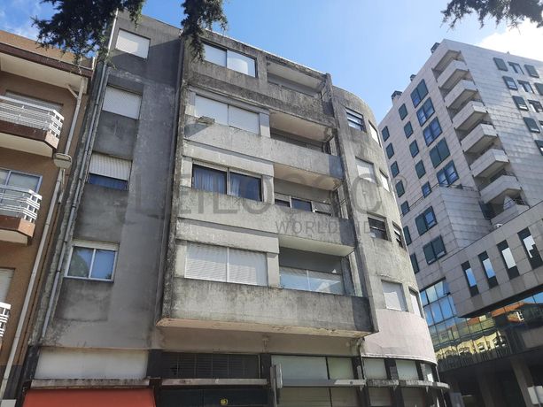 Edifício de 6 Pisos  · Porto