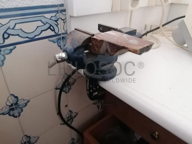 Equipamento Ótico + Material Informático