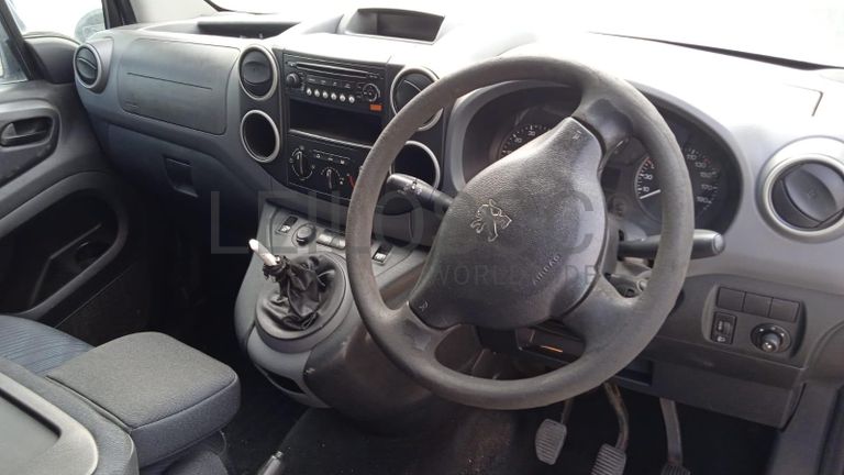 Peugeot Partner ·