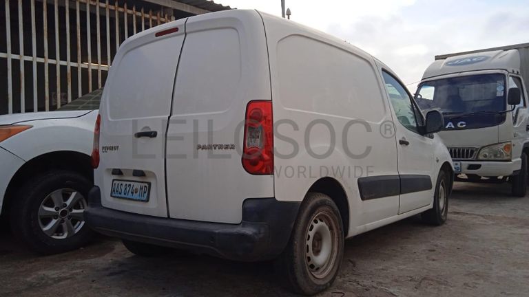 Peugeot Partner ·