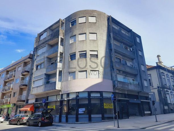 Edifício de 6 Pisos  · Porto