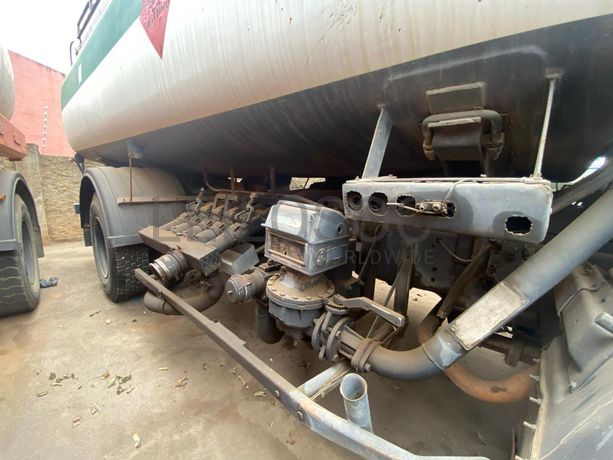 Camião Cisterna Mercedes-Benz · Belas