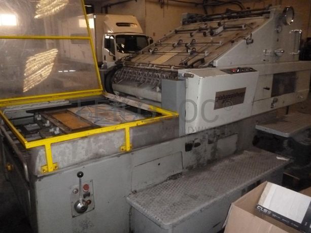 Máquina de corte e vinco