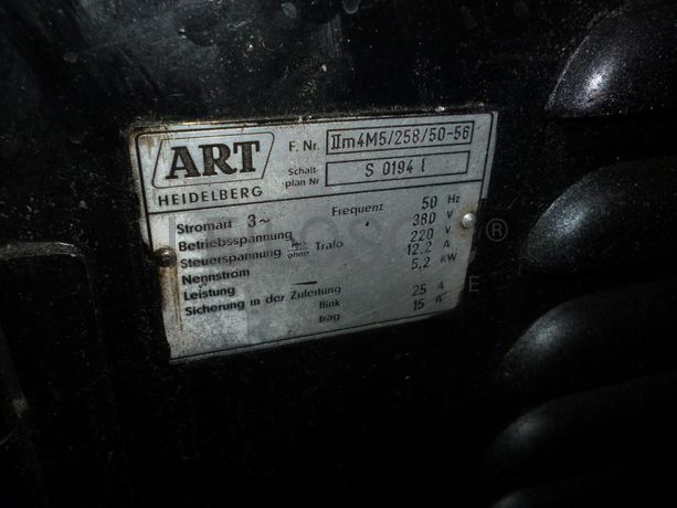 Máquina de corte e vinco