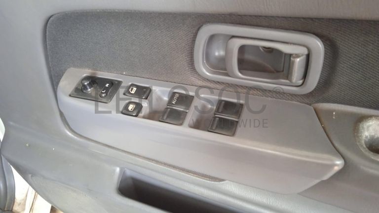 Nissan Hardbody NP300 ·