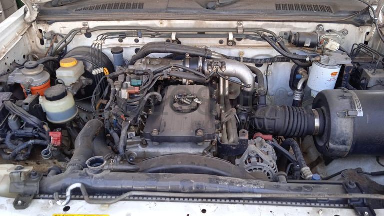 Nissan Hardbody NP300 ·