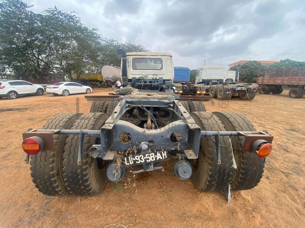 Camião NISSAN · Belas