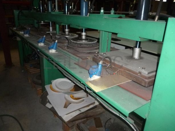 Máquina de moldar pratos