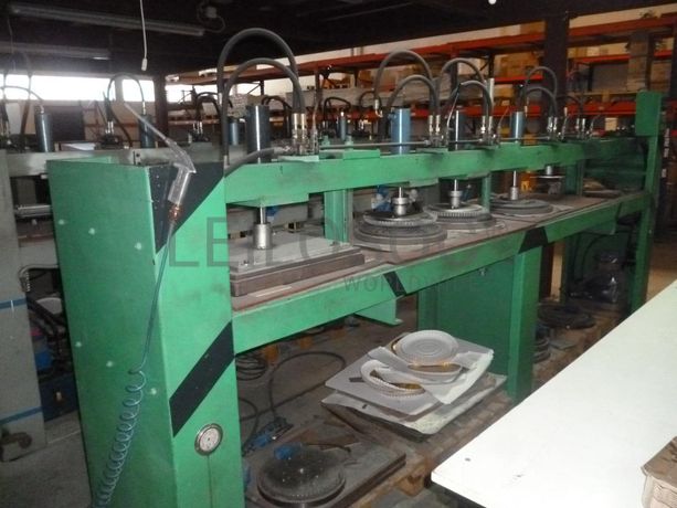 Máquina de moldar pratos