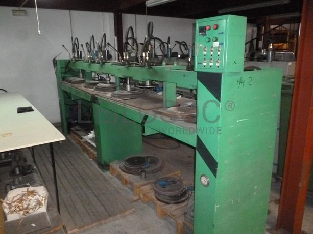 Máquina de moldar pratos