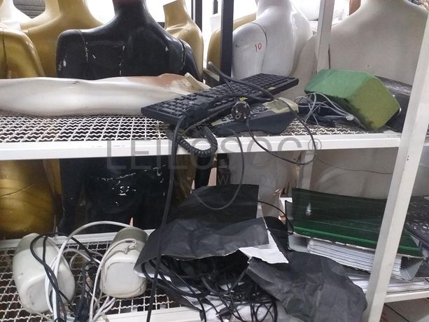 Mobiliário Expositor · Material Informático