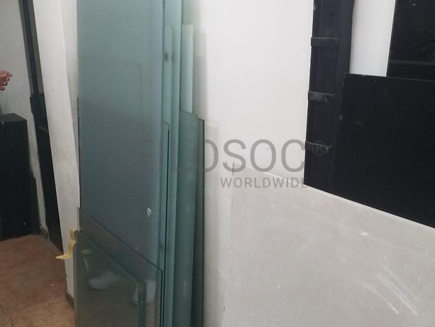 Mobiliário Expositor · Material Informático