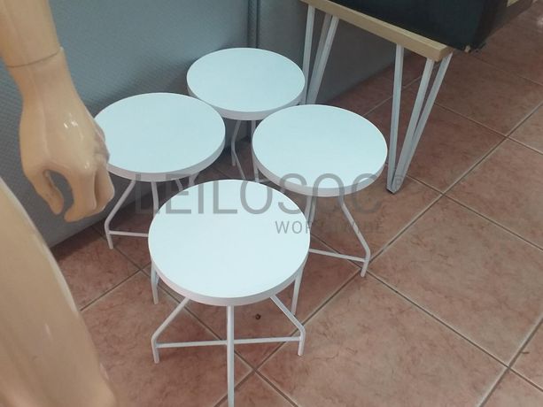 Mobiliário Expositor · Material Informático