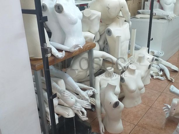 Mobiliário Expositor · Material Informático