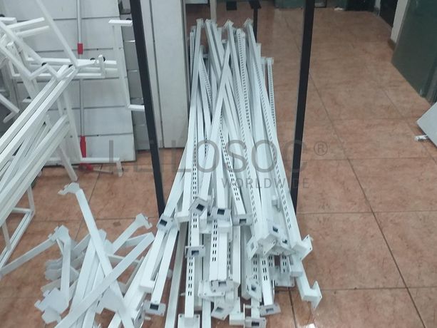 Mobiliário Expositor · Material Informático