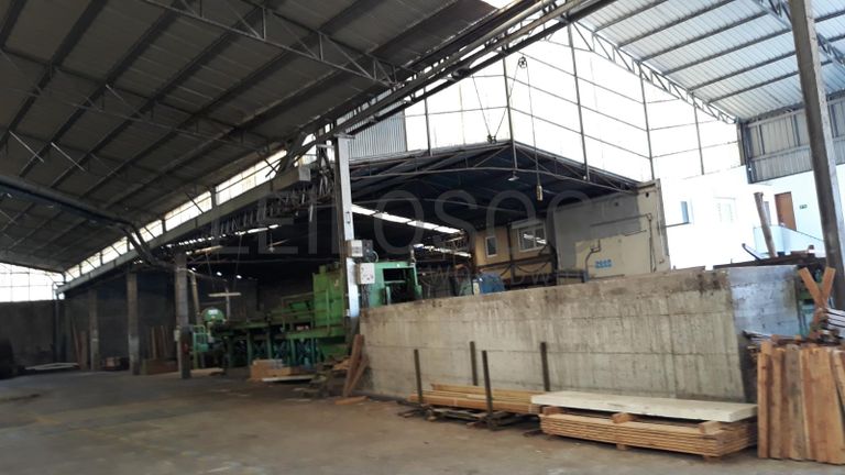 Armazém com logradouro · Leiria