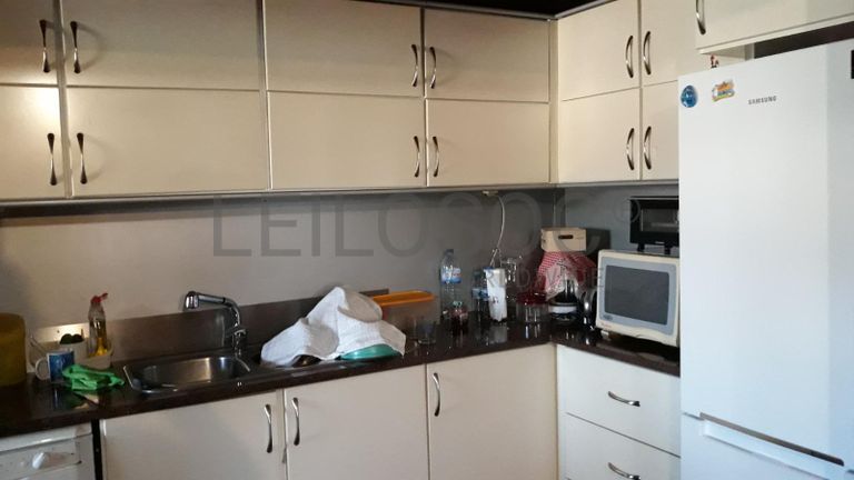 Armazém com logradouro · Leiria