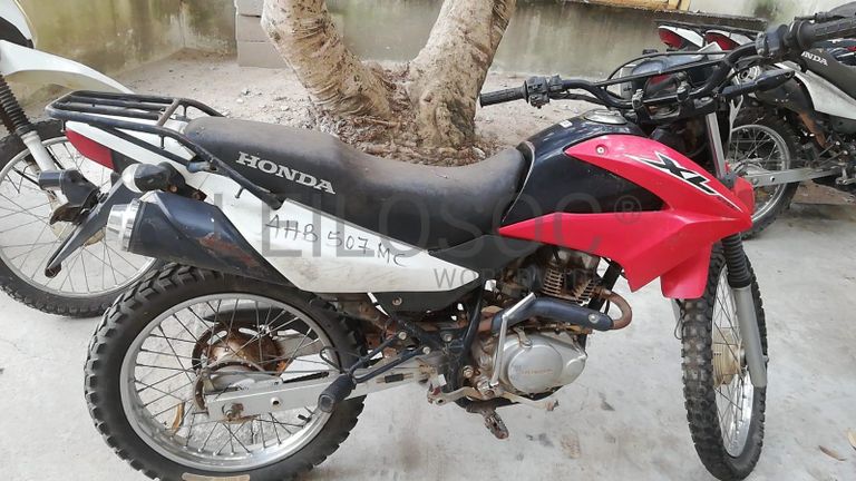 Honda Xr 125 red ·
