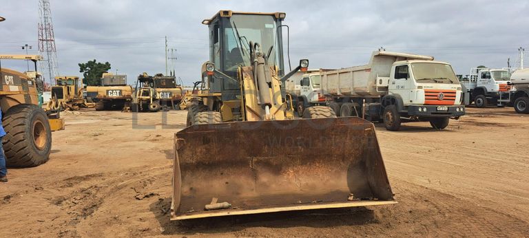 Pá Carregadora CATERPILLAR 924G · Viana