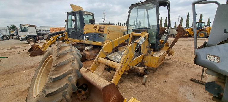Retroescavadora CATERPILLAR 416E · Viana