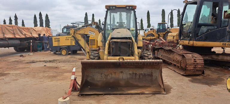 Retroescavadora CATERPILLAR 416E · Viana