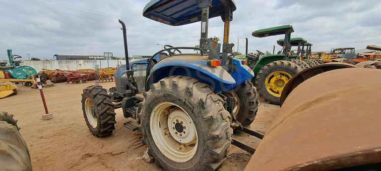 Trator agrícola NEW HOLLAND TD80 D · Viana