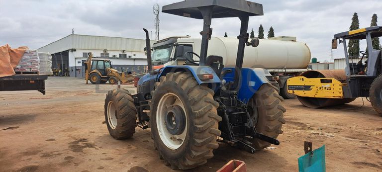 Trator agrícola NEW HOLLAND TD80 D · Viana