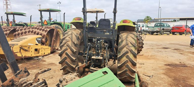 Trator agrícola CLAAS 230 · Viana