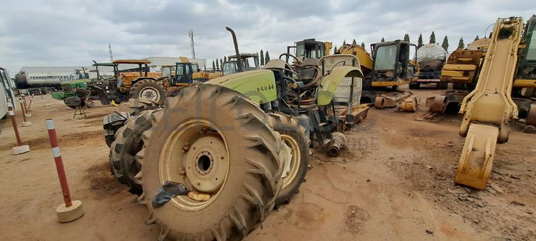 Trator agrícola CLAAS 230 · Viana