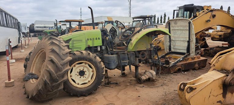 Trator agrícola CLAAS 230 · Viana