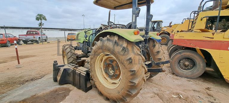 Trator agrícola CLAAS 230 · Viana