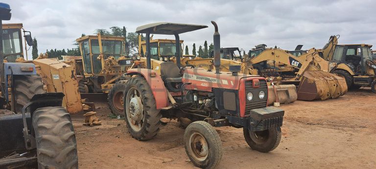Trator agrícola MASSEY FERGUSON MF-425 · Viana