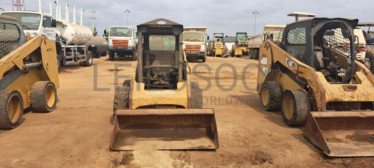 Mini pá CATERPILLAR 226B · Viana