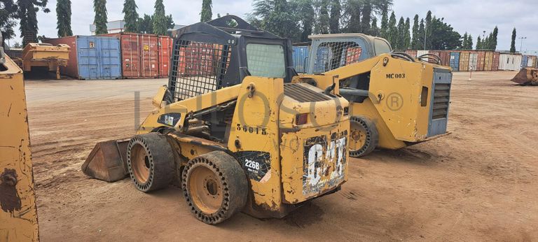 Mini pá CATERPILLAR 226B · Viana