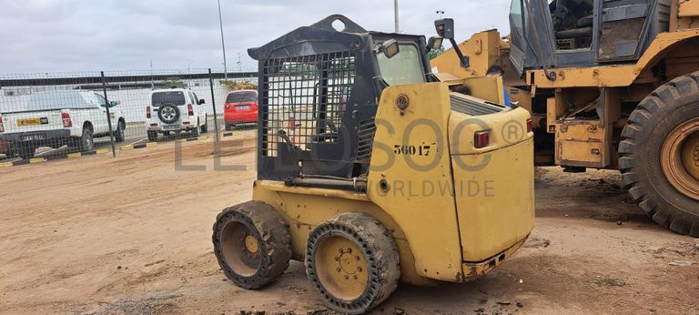 Mini pá carregadora CATERPILLAR 226B · Viana