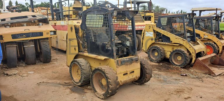 Mini pá carregadora CATERPILLAR 226B · Viana