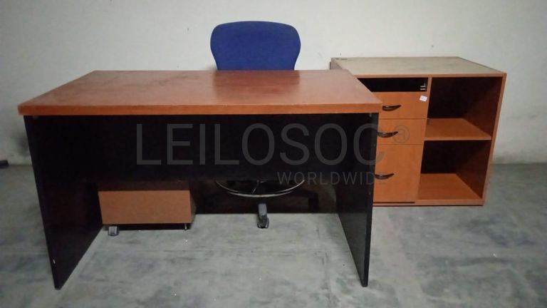 Mobiliário de escritório ·