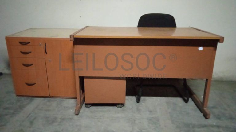 Mobiliário de escritório ·