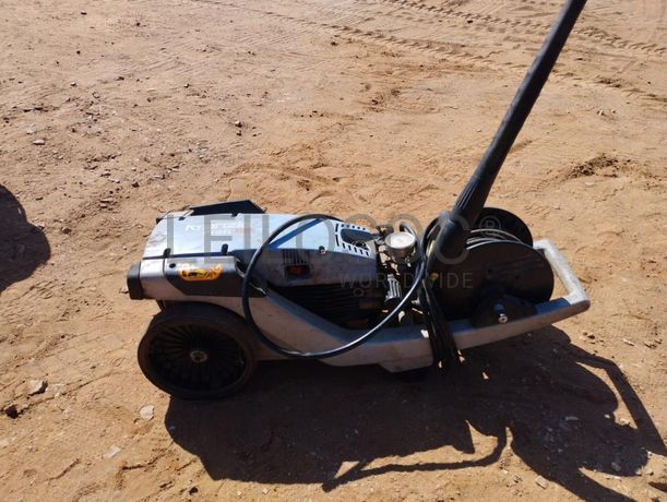 Máquina de pressão de água ·