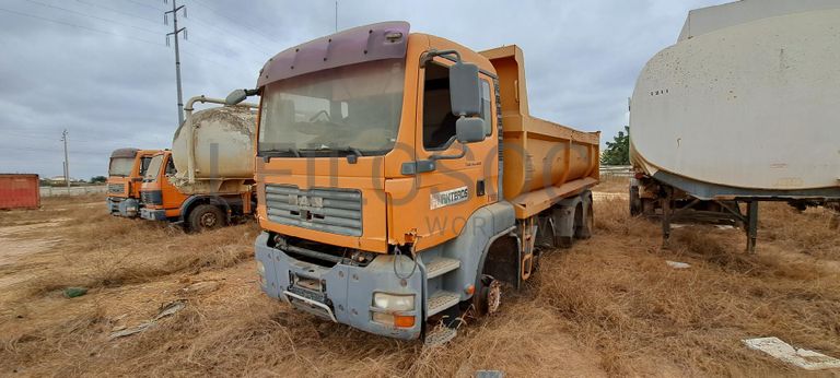 Camião basculante MAN TGA35.440