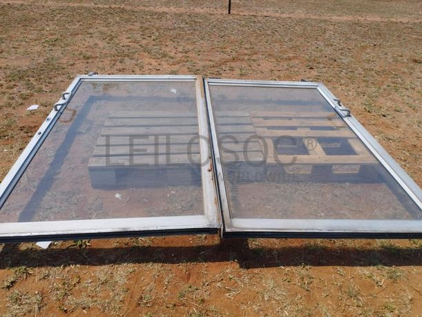 Portas de alumínio ·