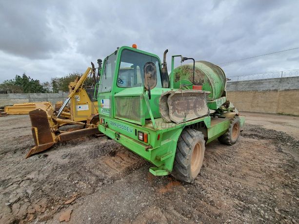 Betoneira Móvel (3M3) MERLO DBM 2500 EV · Viana