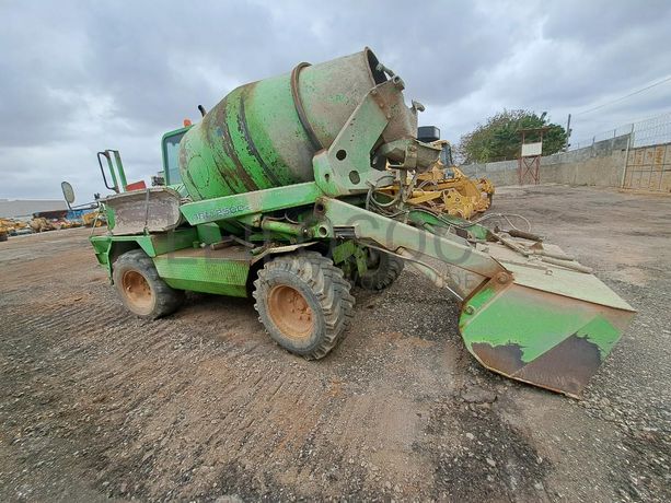 Betoneira Móvel (3M3) MERLO DBM 2500 EV · Viana