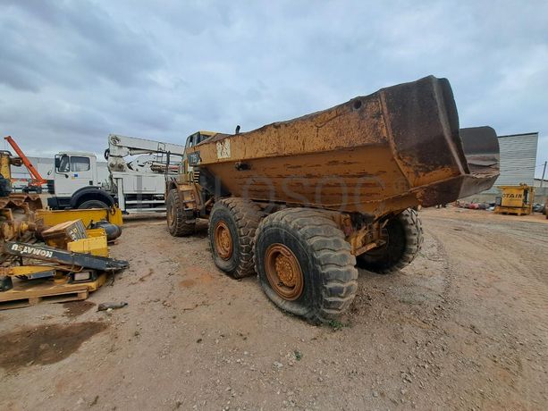 Dumper (30T) CATERPILLAR 725 · Viana