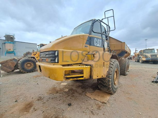 Dumper (30T) CATERPILLAR 725 · Viana