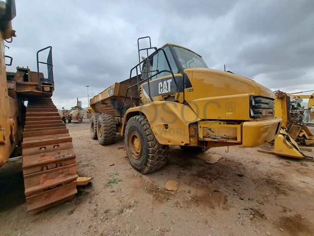 Dumper (30T) CATERPILLAR 725 · Viana